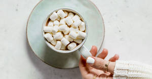 Hånd mini marshmallows bakgrunnsbilde — Nøytral Bakgrunner