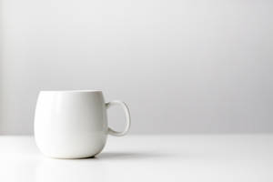Minimalistisk hvit kopp bakgrunnsbilde