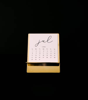 Juli 2018 kalender i notatblokk med gullramme bakgrunnsbilde — Oppo Find N5 Bakgrunner