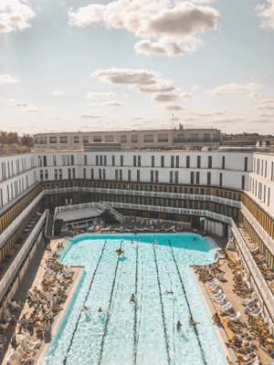 Hotell med svømmebasseng bakgrunnsbilde — 3:4 Bakgrunner