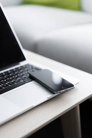 iPhone-skrivebord med MacBook — Xiaomi Pad 8 Bakgrunner
