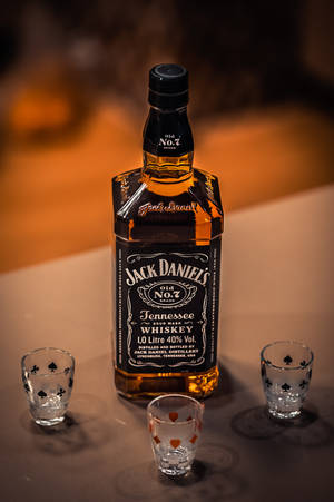 Jack Daniels Whisky-flaske med shotglass — Xiaomi Pad 9 Pro Max Bakgrunner