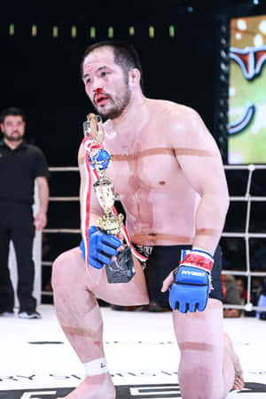 Japansk MMA-utøver Hayato Sakurai Blodig Ansikt — Huawei MatePad 11.5 (2026) Bakgrunner