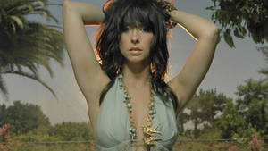 Bakgrunnsbilde av Jennifer Love Hewitt i strandantrekk som modell