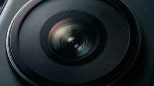 Et detaljert makrobakgrunnsbilde av Pixel 8-kameraobjektiver.
