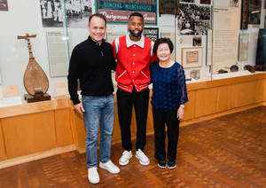 Kellyn Acosta familiebildet Little Tokyo — Fotball Bakgrunner