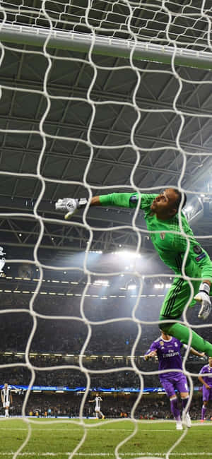 Keylor Navas i aksjon på banen — iPhone 11 Pro Max Bakgrunner