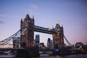 Bakgrunnsbilde med klar himmel over London Bridge