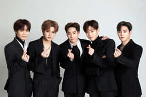 nuest — Kpop-GIF Bakgrunner