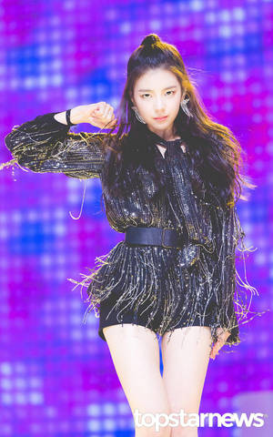 Lia ITZY It'z Different debut showcase bakgrunnsbilde — Lenovo Legion Y700 AI Bakgrunner
