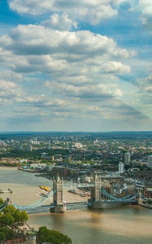 Londons Tower Bridge Under Skyet Himmel bakgrunn — Honor Pad 20 Pro Bakgrunner