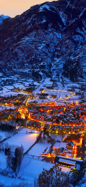 Luftfoto av den spanske landsbyen Benasque — Pixel 11 Pro XL Bakgrunner
