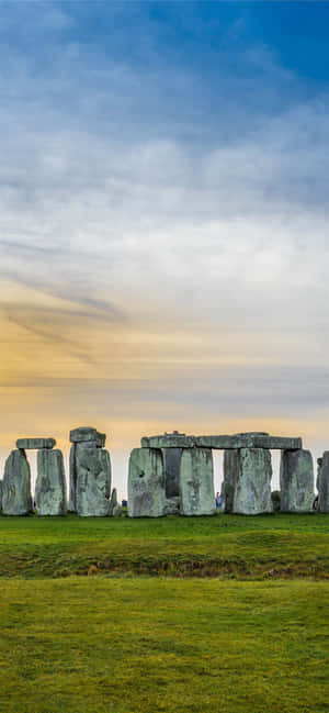 Majestetisk utsikt over Stonehenge ved solnedgang — Vivo V70 Lite Bakgrunner
