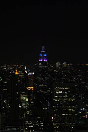 Månebelyst Silhuett av Empire State, New York om Natten som iPhone Bakgrunnsbilde — Xiaomi Pad 8 Bakgrunner