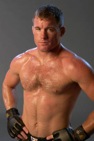 Matt Hughes portrettpositur — Huawei MatePad Edge Bakgrunner