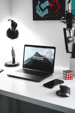 Minimalistisk iPhone-skrivebordsoppsett — Xiaomi Pad 8 Bakgrunner