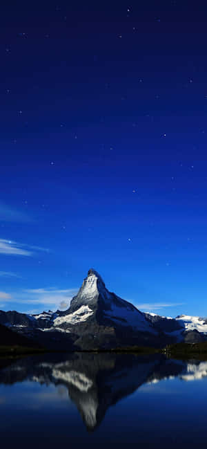 Mørk blå stjernehimmel over Matterhorn — Oppo Find X9s Bakgrunner