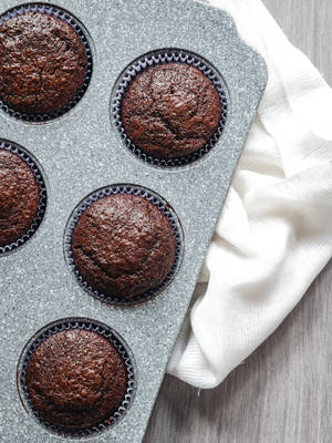 Bakgrunnsbilde med muffins i grått brett — 3:4 Bakgrunner