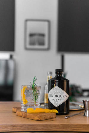 Nærbilde av Hendrick's Gin-flaske — Xiaomi Pad 8 Pro Bakgrunner