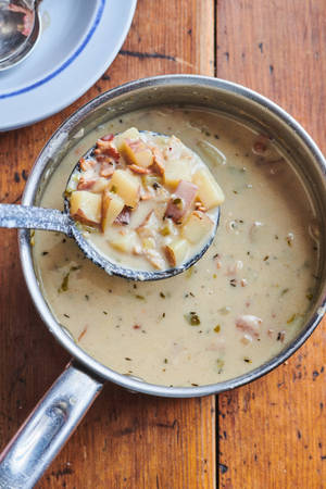 New England Clam Chowder-suppe i sølvtøysleiv — Huawei MatePad 12 X (2025) Bakgrunner