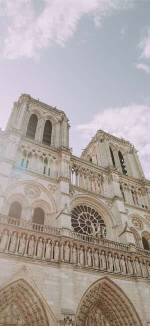 Notre Dame-katedralens frontarkitektur — Google Pixel 6 Pro Bakgrunner