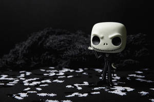 Bakgrunnsbilde fra The Nightmare Before Christmas med Jack Funko Pop-dukke.