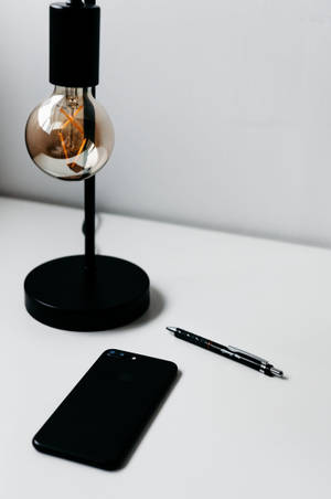 iPhone skrivebord med lampe — Xiaomi Pad 8 Pro Bakgrunner