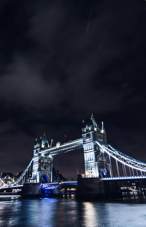 Opplyst Tower Bridge Nattetid bakgrunn — Galaxy Tab S10+ Bakgrunner