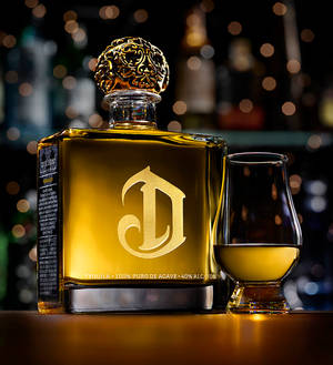 Premium Deleon Gold Tequila – En skål for det gode liv — Honor Magic V Bakgrunner