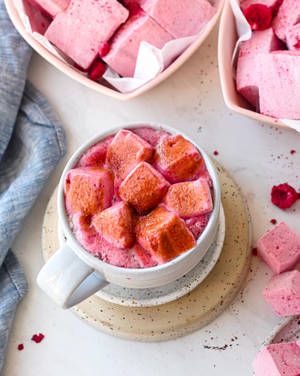 Rosa bringebær marshmallow-drikk bakgrunnsbilde — 4:5 Bakgrunner