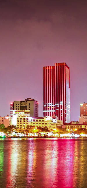Bakgrunnsbilde av rosa bygning i Ho Chi Minh-byen — iPhone 15 Bakgrunner