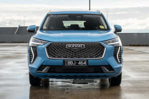 Slank og moderne Haval SUV kjører gjennom et vidstrakt landskap — Surface Laptop Bakgrunner