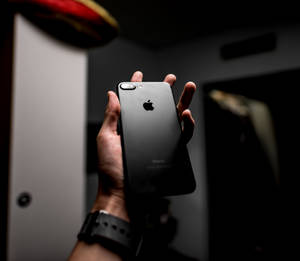 grunn fokus fotografi av svart iPhone 7 Plus — iPhone 8 Bakgrunner
