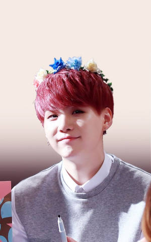 Søt BTS Suga med blomsterkrone
