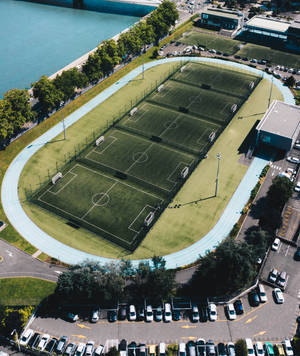 Stor fotballbane på dagtid bakgrunnsbilde. — Galaxy Z Fold Bakgrunner
