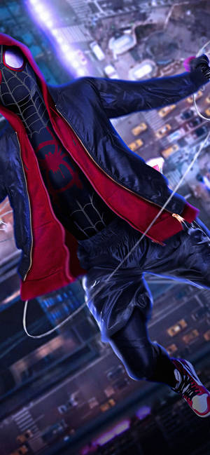 Realistisk Spider Man i Spider Man Into The Spider Verse bakgrunn — iPhone 16e Bakgrunner