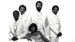 The Platters med medlemmet Zola Taylor i midten — Svart-hvitt estetisk GIF Bakgrunner