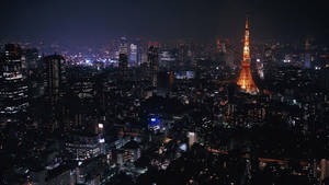 Fugleperspektiv bakgrunnsbilde av Tokyo Tower i byen om natten
