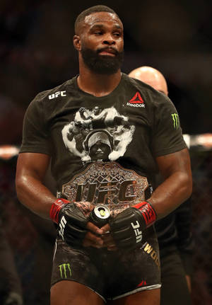 Tyron Woodley med UFC-belte bakgrunnsbilde — Varm Bakgrunner