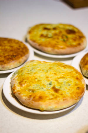 Ulike bakte Imeretiske Khachapuri-brød — Xiaomi Pad Bakgrunner