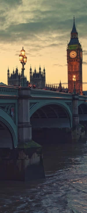 London iPhone — Galaxy Z Flip 6 Bakgrunner