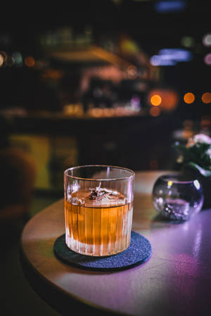 Whiskyglass på underlag — Xiaomi Pad 9 Pro Bakgrunner