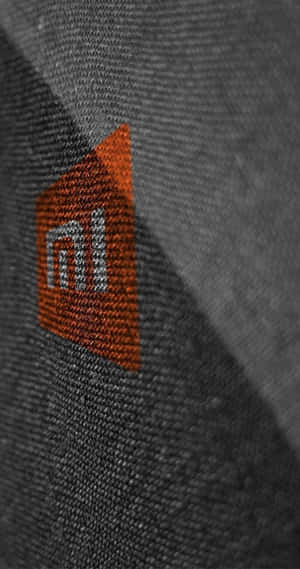 Xiaomi-smarttelefon på trebakgrunn — Xiaomi Bakgrunner