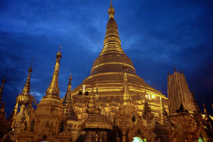 Yangon Shwedagon solnedgang bakgrunnsbilde — Kald Bakgrunner