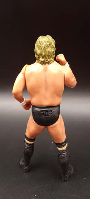 Yoshihiro Takayama-statue som vender bakover — Infinix Smart 10 HD Bakgrunner